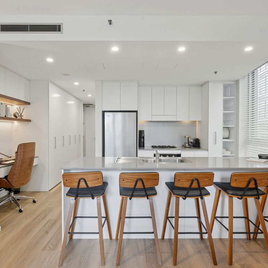 Fully Furnished Executive Style Apartment Located In a Prized Harbourside Pocket - Photo 1