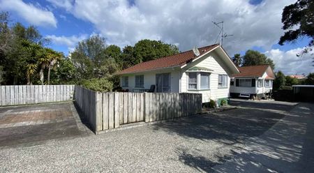 Cozy Cottage in Onerahi - Photo 2