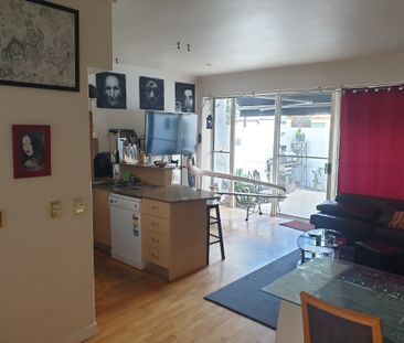 Surfers Paradise - Photo 1