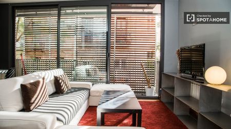 barcelona, Catalonia 08012 - Photo 2