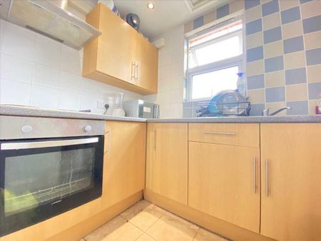 1 bedroom in a house share to rent - Photo 4