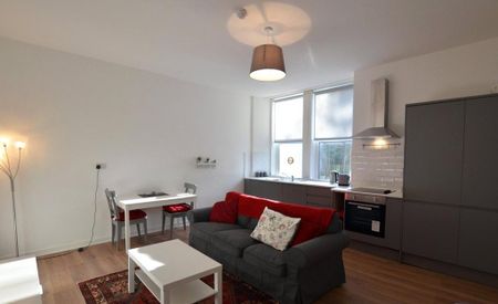 2 bedroom flat to rent - Photo 2