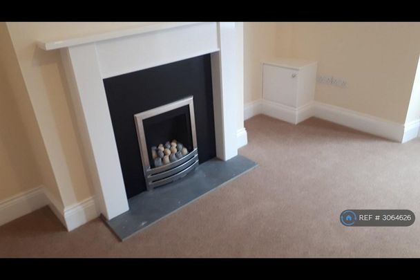 4 bedroom terraced house to rent - Photo 1