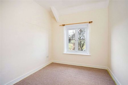 A three bedroom cottage with views of the surrounding countryside. - Photo 4