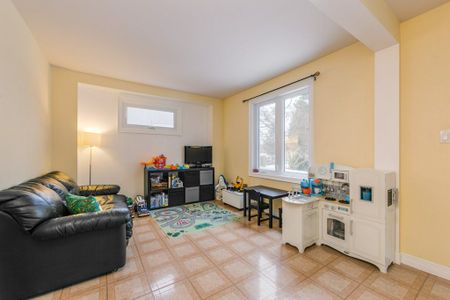 For Lease - 87 Ashbourne Drive, Toronto, Ontario - Photo 4