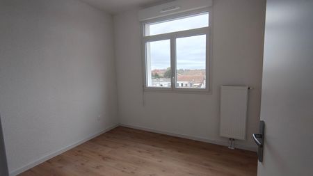 Location Appartement 4 pièces 91m² ROUBAIX 59100 - Photo 4