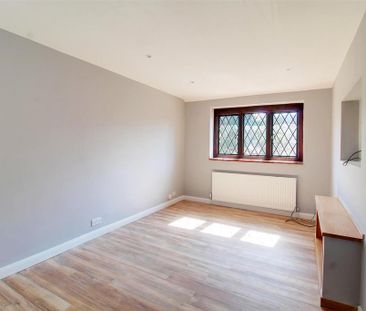 5 bedroom detached house to rent - Photo 2