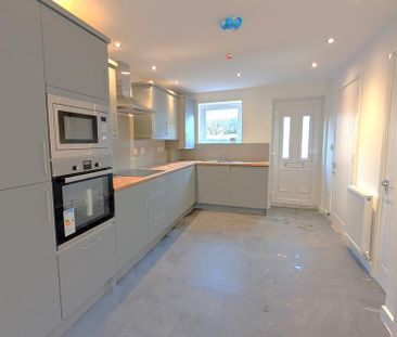 3 bedroom semi-detached house to rent - Photo 3