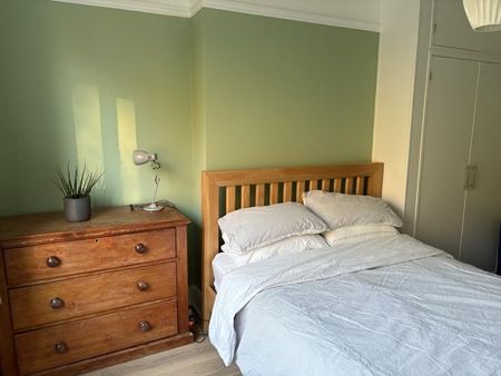 Bright Double Room with Private Bathroom in Charming Home – East Dulwich - Photo 4