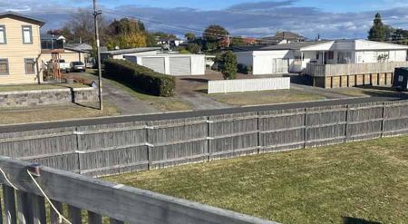 Three Bedroom Family Home - Photo 2