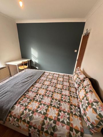 Room in a Shared Flat, Windsor Road, NW2 - Photo 2