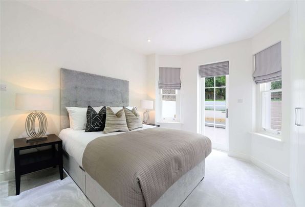 Newly refurbished, four double bedroom ground and lower ground floor apartment on Lexham Gardens. - Photo 1