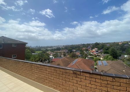 Spacious & Sunny Top Floor 2-Bedroom Unit with Stunning Views - Earlwood - Photo 3