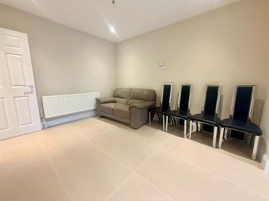 5 bedroom semi-detached bungalow to rent - Photo 1