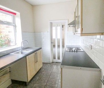 2 bed terraced house to rent in DH4 - Photo 2