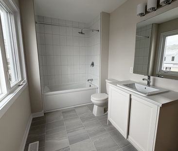 For Lease - 215 Ryan Reynolds Way, Orleans - Convent Glen and Area,... - Photo 2