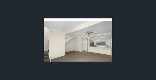 Neat & Spacious Townhouse in a Central Beenleigh Location - Photo 1