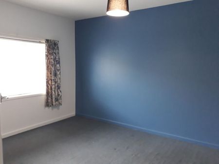 Tidy sunny unit 5 minutes from City Centre - Photo 3