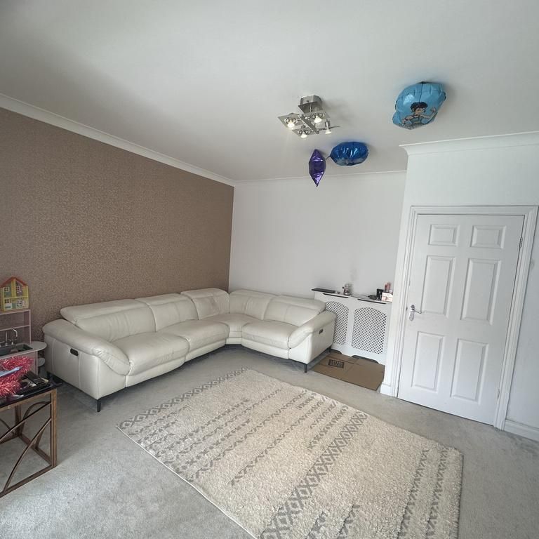 3 bedroom semi-detached house to rent - Photo 1