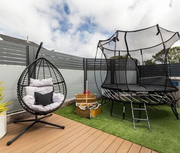 Furnished 4BR Karori home with garage & spa pool - Photo 6