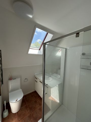 Situated in one of the most sought after areas here in Hamilton sits this immaculately presented three bedroom Lockwood home. - Photo 4