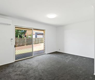Updated & Convenient East Toowoomba Living! - Photo 1