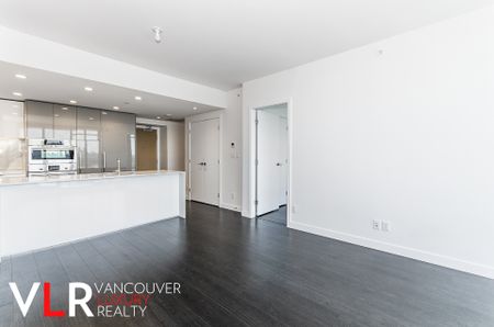 Condo in Burnaby, BC - Photo 3