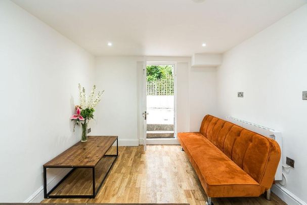 3 bedroom flat to rent - Photo 1