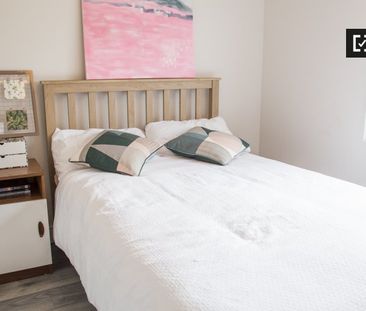 Room for rent in bright 2-bedroom home in Terenure, Dublin - Photo 5