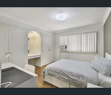 Perfect for 1 Adult – Rooming Accommodation - Photo 4