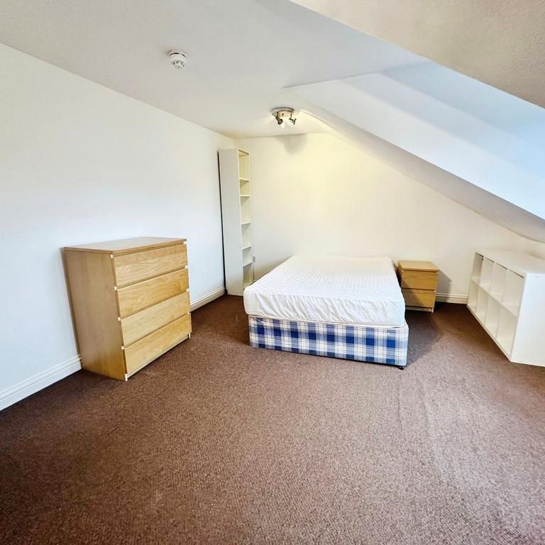 1 bedroom in a house share to rent - Photo 1