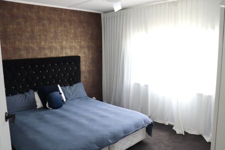 Charming Family Home Under the Hakarimata Ranges - Photo 4