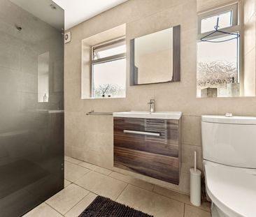 Street Lane, Leeds, West Yorkshire - Photo 4