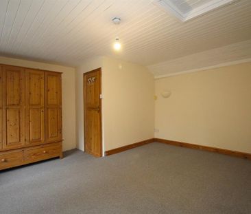 2 bedroom semi-detached house to rent - Photo 3