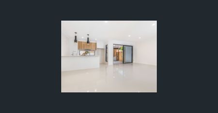 LARGE 3 BEDROOM TOWNHOUSE READY IN THE NEW YEAR! Rent Increase To $775 Per Week On 22/01/2026 - Photo 4