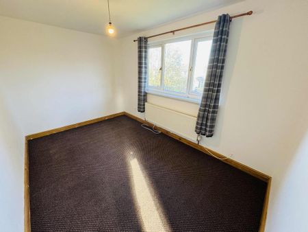 3 bedroom end of terrace house to rent - Photo 2