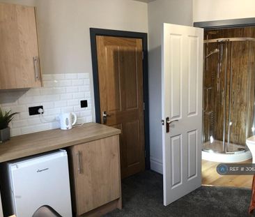 1 bedroom in a house share to rent - Photo 6