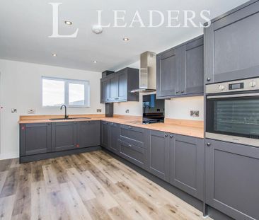 3 bedroom semi-detached house to rent - Photo 5