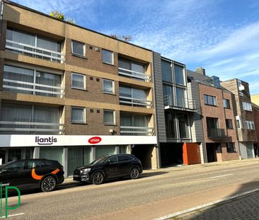 Ruim appartement met 2 slaapkamers, terras en garage in het centrum... - Photo 2