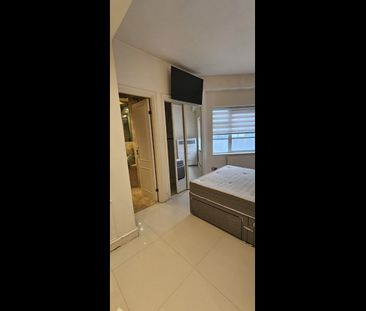 2 Bed Flat, Quayside House, E14 - Photo 3