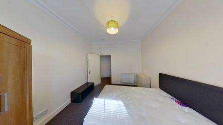 3 bedroom apartment to rent - Photo 4