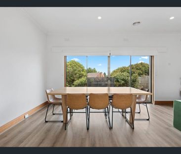 FAMILY HOME IN A PREMIUM BAYSIDE LOCATION - Photo 3