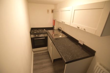To Let 1 Bed Ground Floor Maisonette - Photo 3