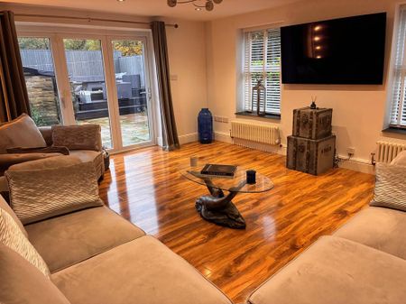 4 bedroom detached house to rent - Photo 4