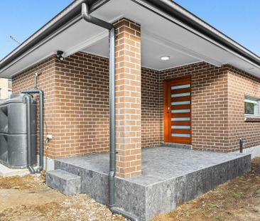 Modern & Spacious Two Bedroom Granny Flat! - Photo 1