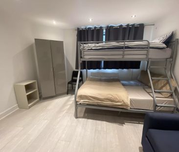 Compact Ensuite - Photo 2