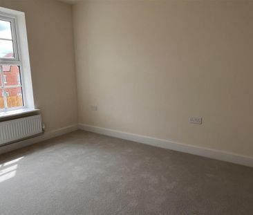 3 bedroom semi-detached house to rent - Photo 6
