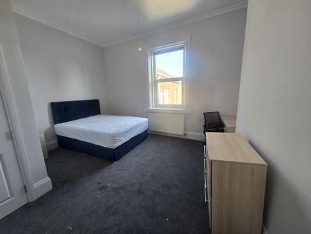 1 bedroom in a house share to rent - Photo 5