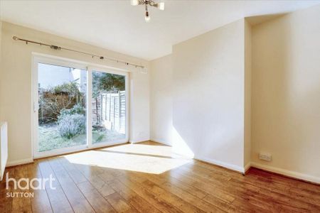 3 bedroom maisonette to rent - Photo 2