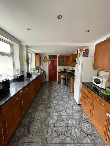 4 bedroom house to rent - Photo 4